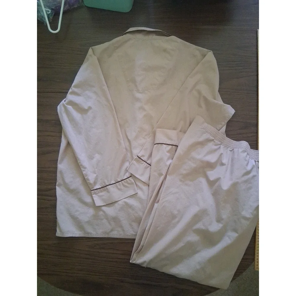 VTG Royal Knight XL Men's Pajamas Pant Set Long Sleeve Tan w Brown Piping 1 spot